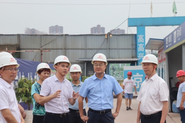 集團(tuán)公司董事長(zhǎng)鄧華帶隊(duì)前往內(nèi)江市、隆昌市考察紡織、糧食儲(chǔ)運(yùn)、撬裝加油等項(xiàng)目