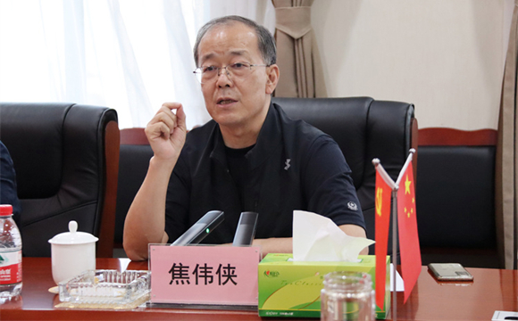 四川省委省政府決策咨詢委員會(huì)、西財(cái)智庫領(lǐng)導(dǎo)專家蒞臨四川棉麻集團(tuán)指導(dǎo)工作