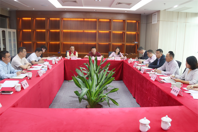 鄧華應(yīng)邀前往廣弘百創(chuàng)供應(yīng)鏈服務(wù)（海南）有限公司、南海商品交易中心洽談合作事宜
